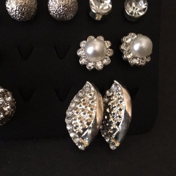 9 Sets of Fashion Earrings - Picture 11 of 12